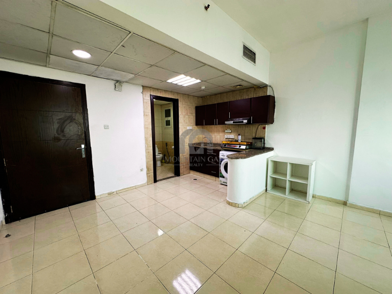 The largest studio | Open view | Near Dubai exit النهدة Mountain Gate