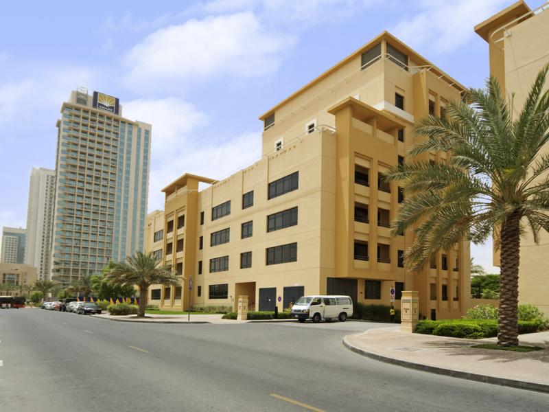 2 Bedrooms Apartment in The Views 1