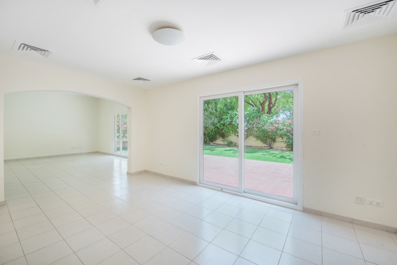 3 Bedrooms Villa in Meadows 9