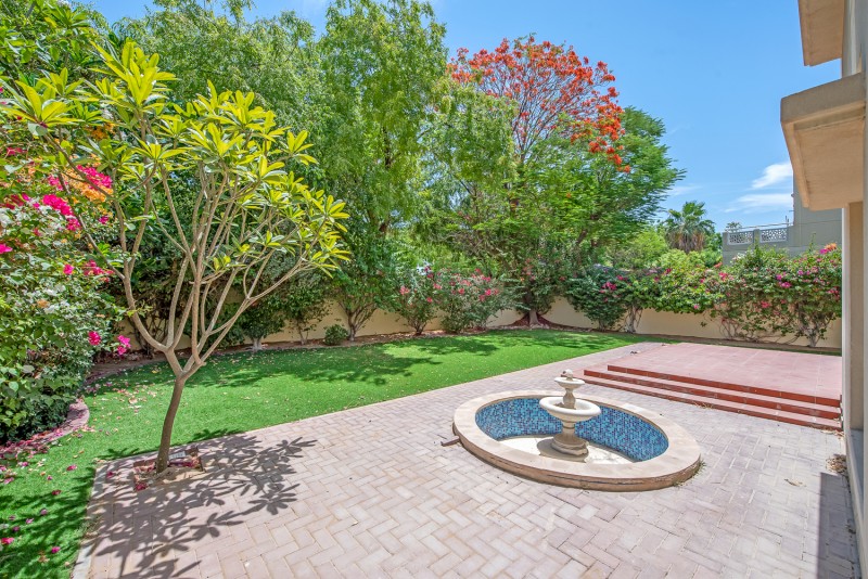 3 Bedrooms Villa in Meadows 9