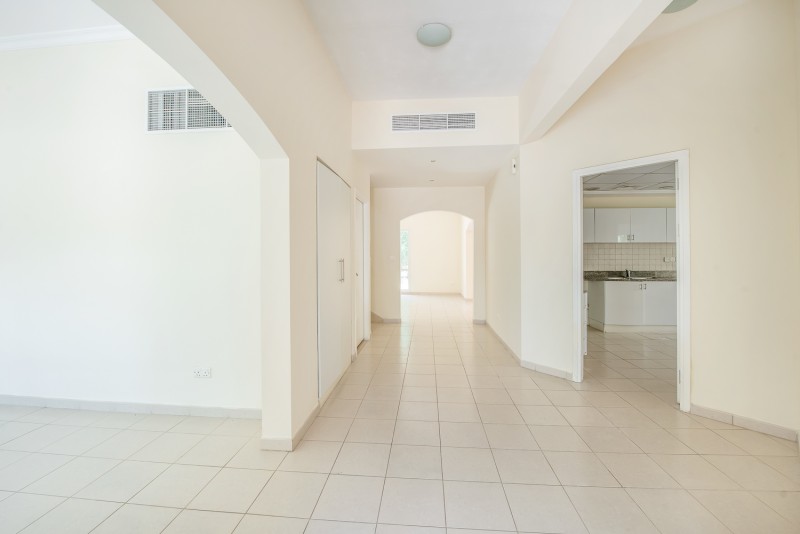 3 Bedrooms Villa in Meadows 9