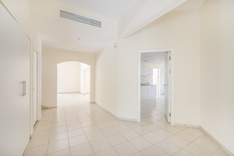 3 Bedrooms Villa in Meadows 9