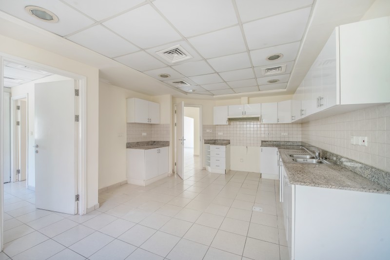 3 Bedrooms Villa in Meadows 9