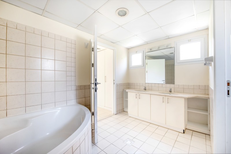 3 Bedrooms Villa in Meadows 9