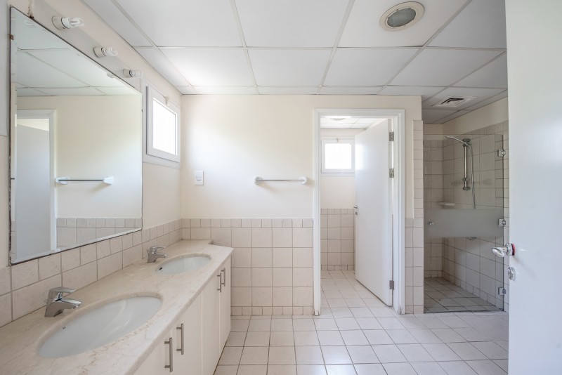3 Bedrooms Villa in Meadows 9