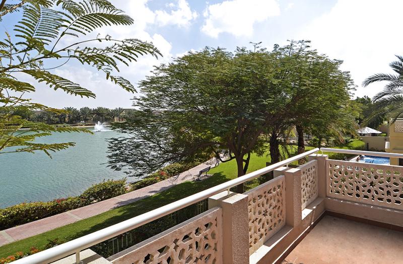 4 Bedrooms Villa in Meadows 5