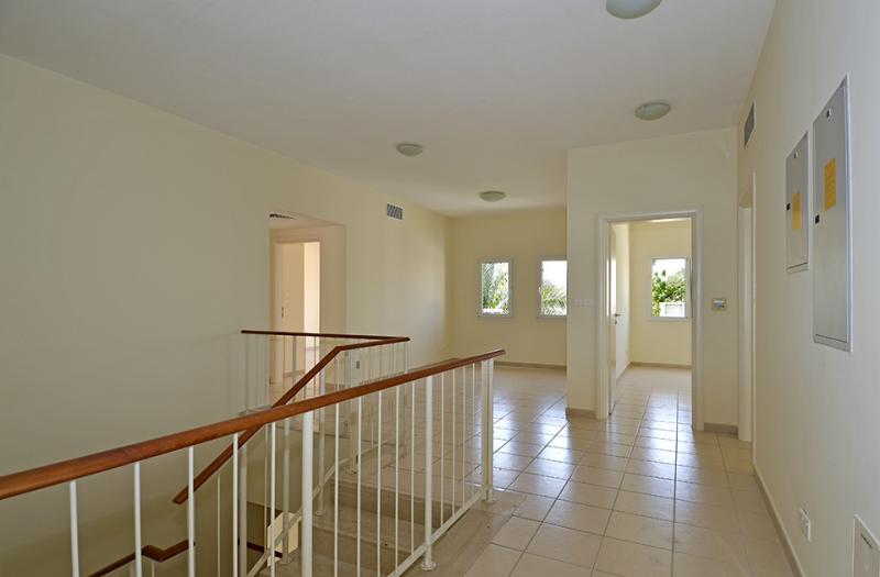 4 Bedrooms Villa in Meadows 5