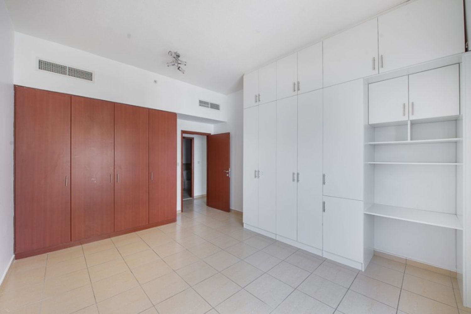 4 Bedrooms Apartment in Sadaf 8