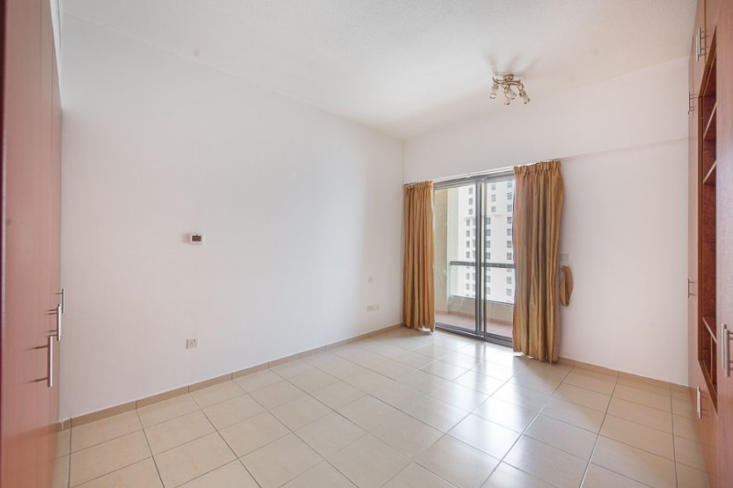 4 Bedrooms Apartment in Sadaf 8