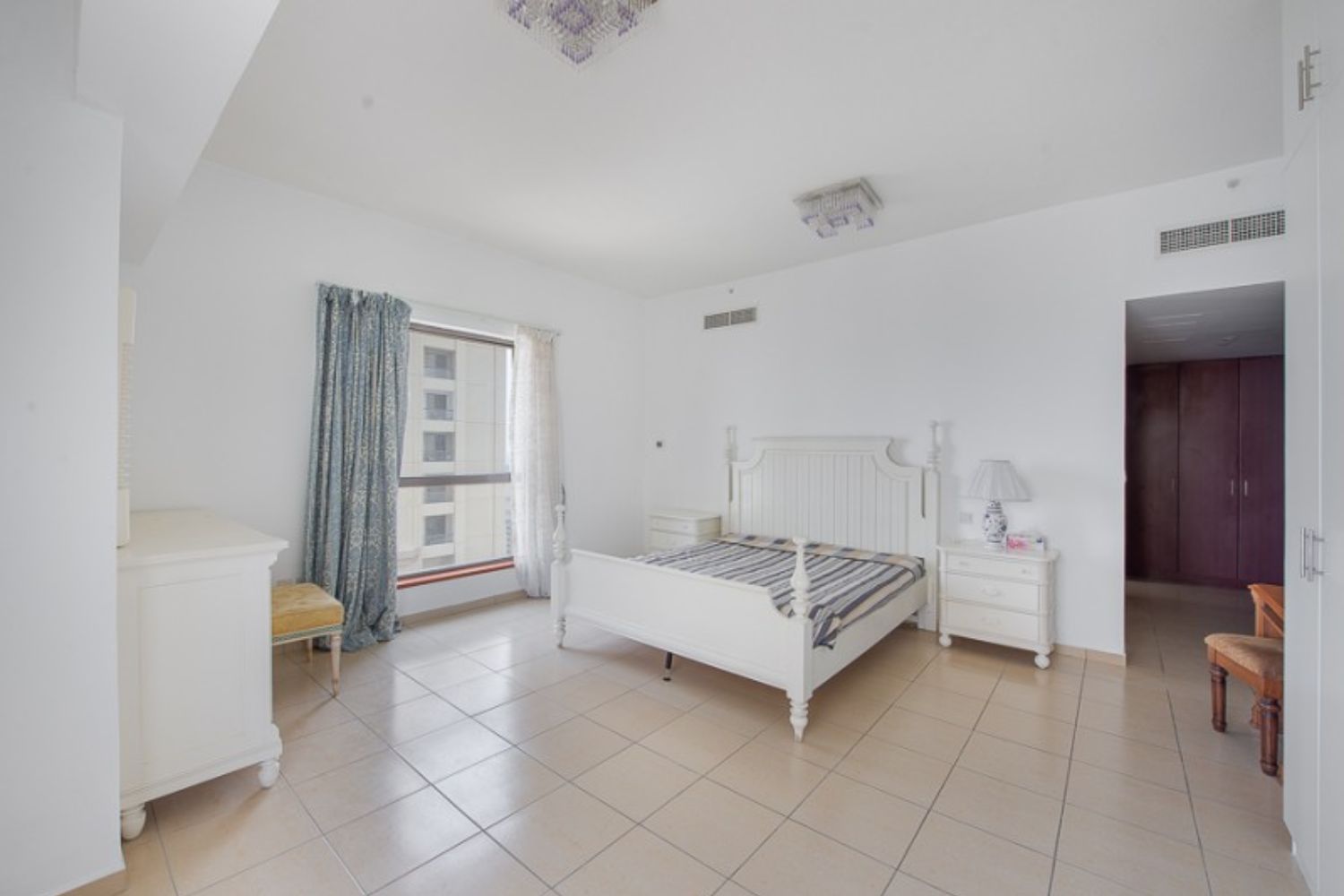 4 Bedrooms Apartment in Sadaf 8