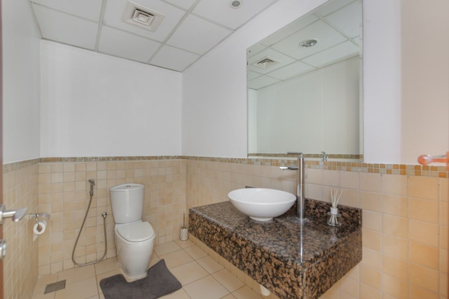 4 Bedrooms Apartment in Sadaf 8