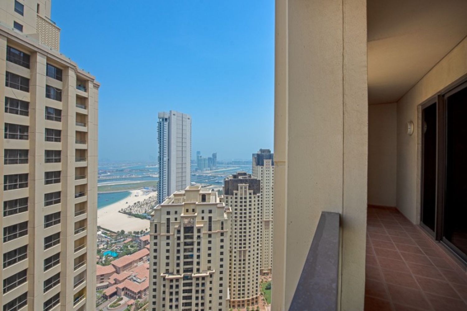 4 Bedrooms Apartment in Sadaf 8
