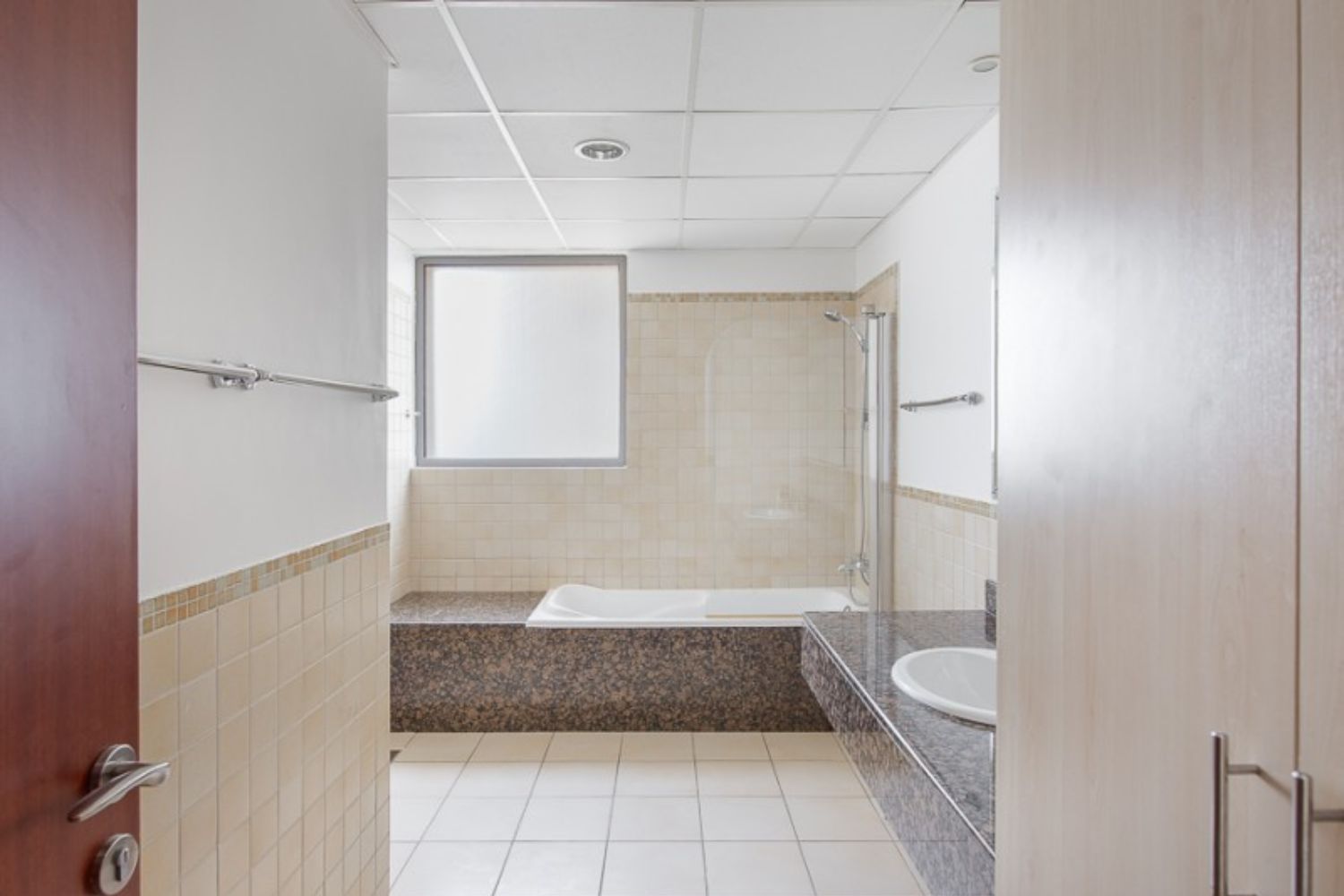 4 Bedrooms Apartment in Sadaf 8