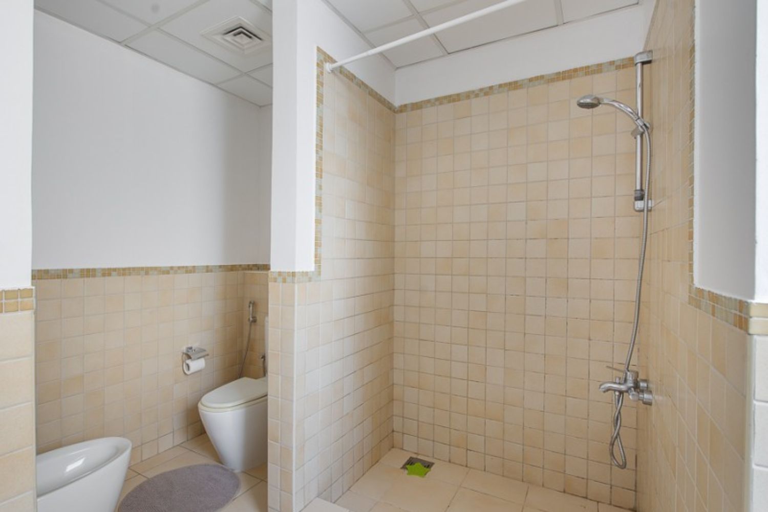 4 Bedrooms Apartment in Sadaf 8