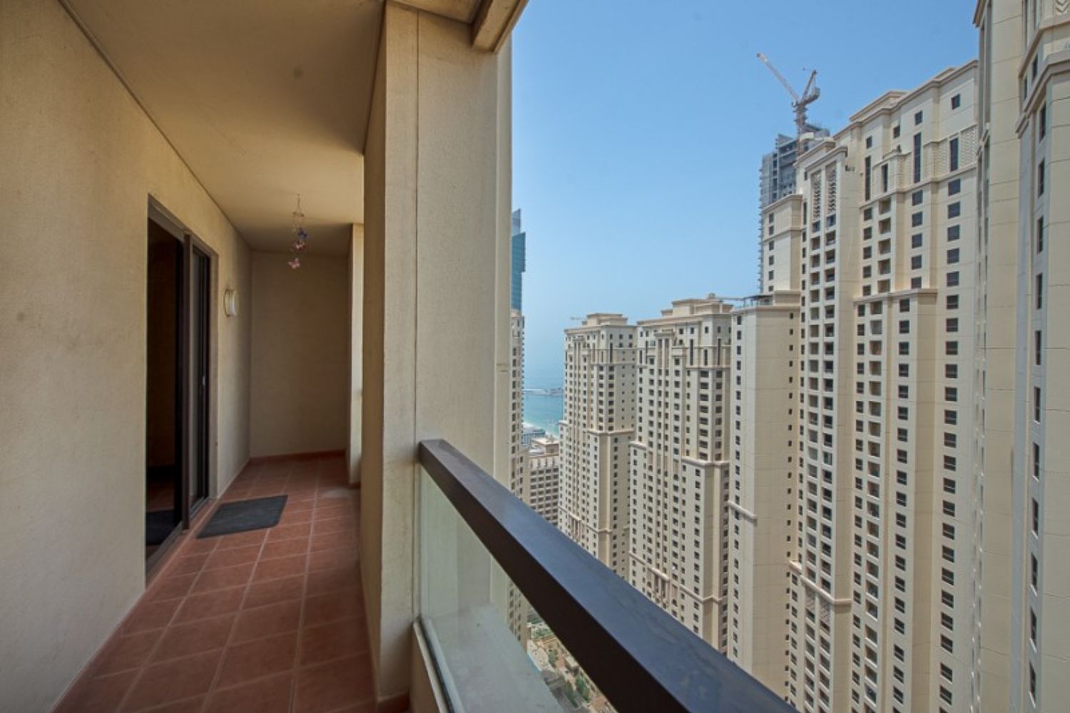 4 Bedrooms Apartment in Sadaf 8