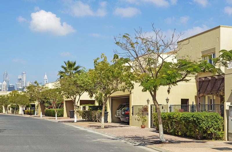 5 Bedrooms Villa in 1 Street, Meadows