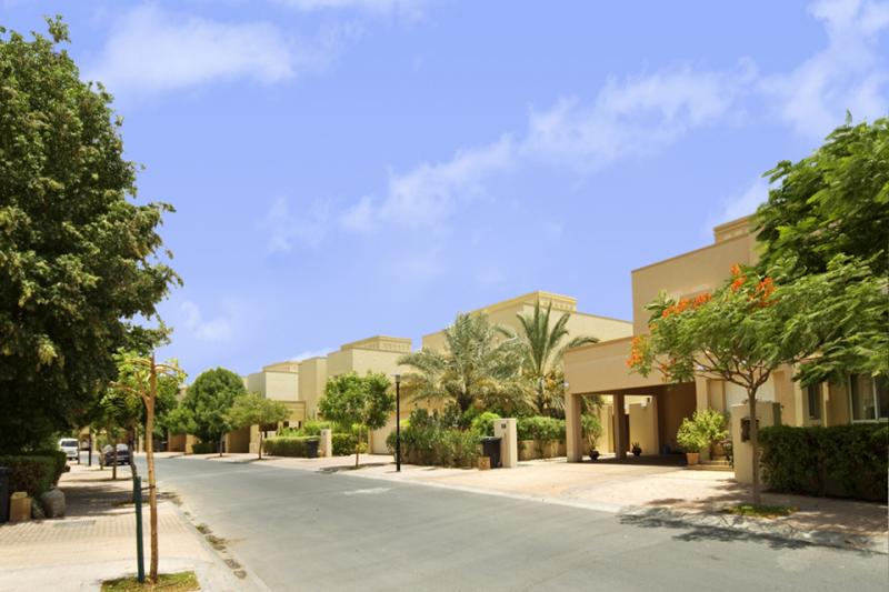 5 Bedrooms Villa in 1 Street, Meadows