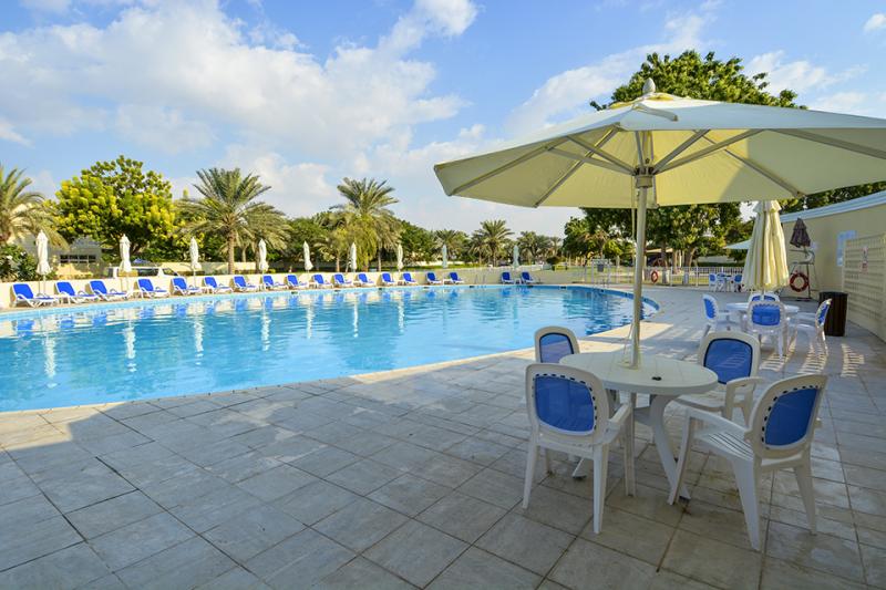 5 Bedrooms Villa in 1 Street, Meadows