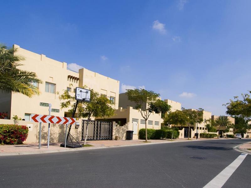 5 Bedrooms Villa in 1 Street, Meadows