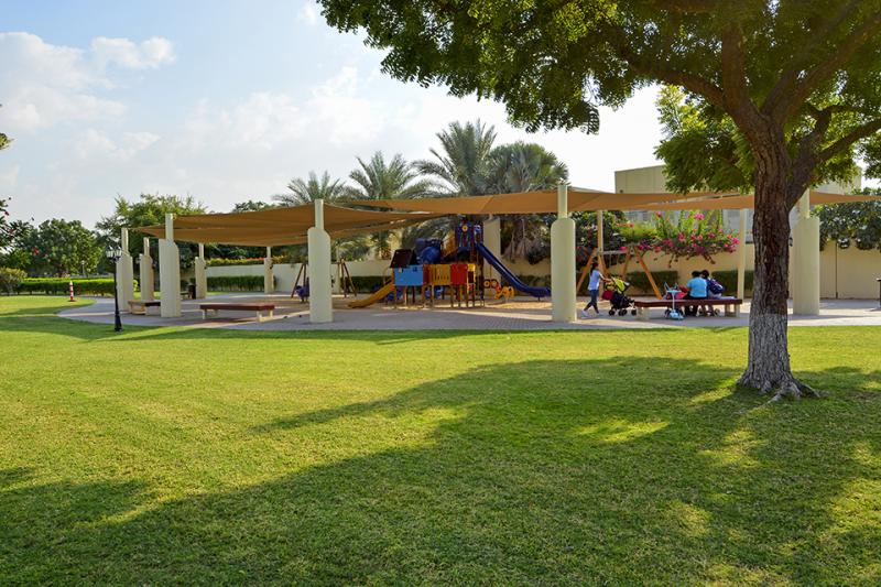 5 Bedrooms Villa in 1 Street, Meadows