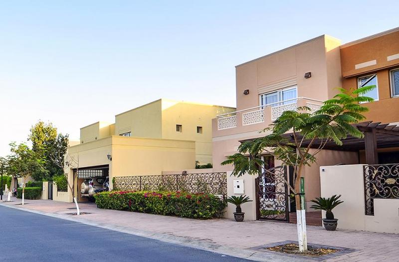 5 Bedrooms Villa in 1 Street, Meadows