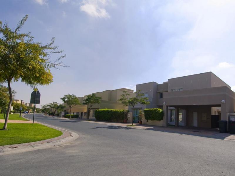 5 Bedrooms Villa in 1 Street, Meadows