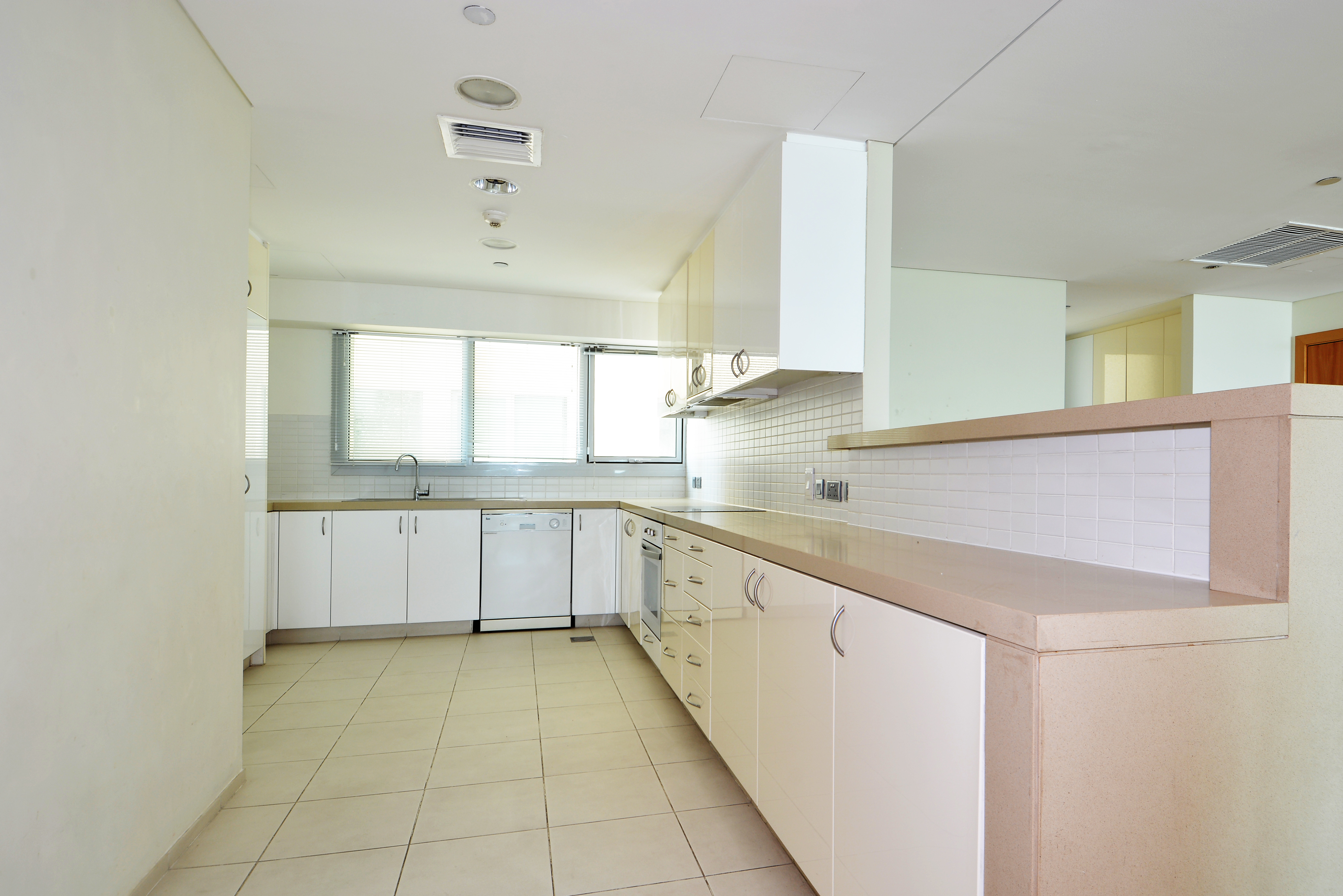 4 Bedrooms Apartment in Al Nada 2