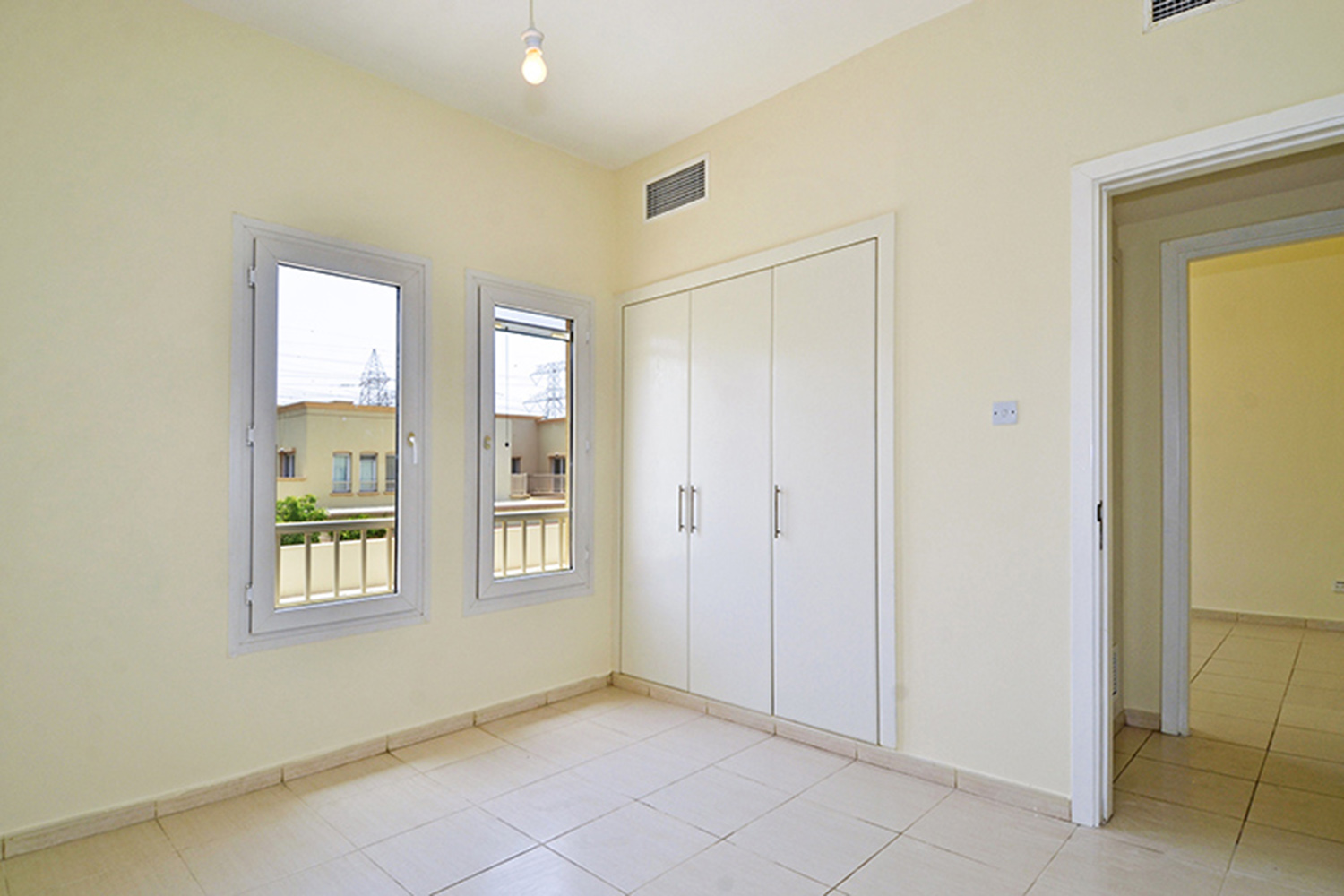2 Bedrooms Villa in Springs 3