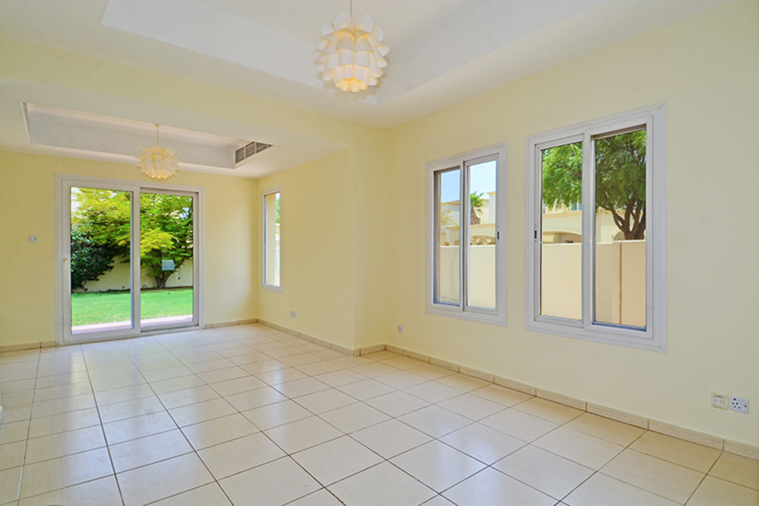 2 Bedrooms Villa in Springs 3