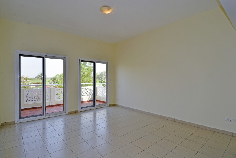 5 Bedrooms Villa in Meadows 6