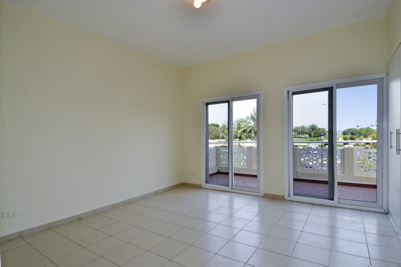 5 Bedrooms Villa in Meadows 6