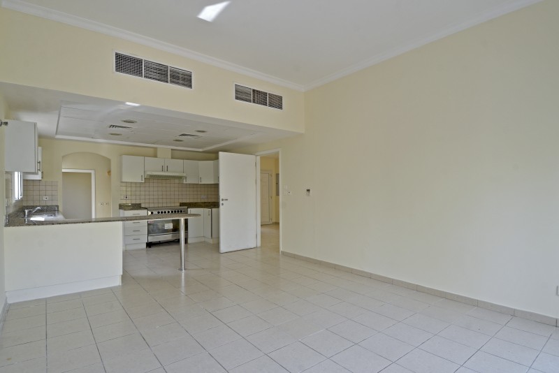 5 Bedrooms Villa in Meadows 6