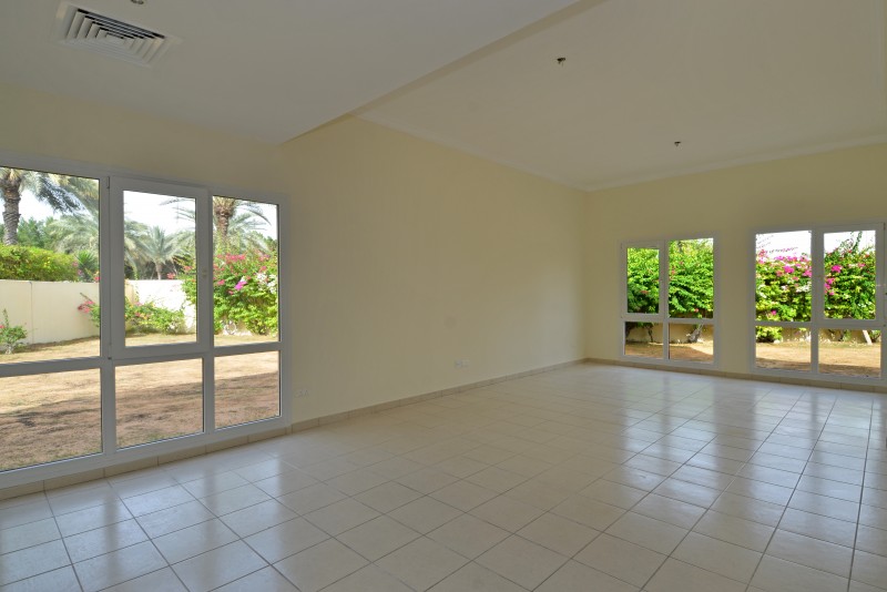 5 Bedrooms Villa in Meadows 6