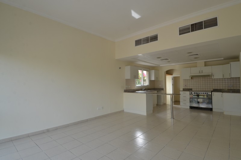 5 Bedrooms Villa in Meadows 6