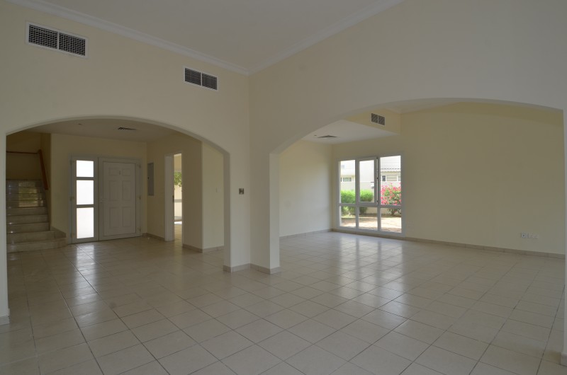 5 Bedrooms Villa in Meadows 6