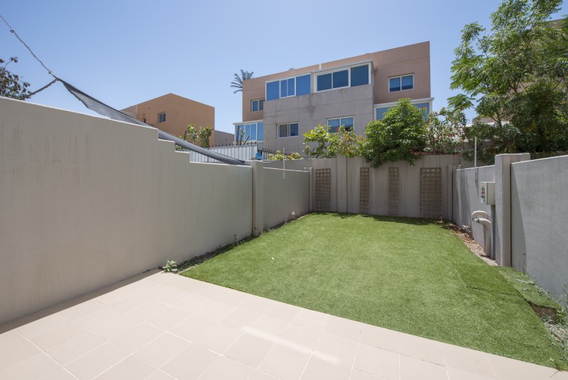 3 Bedrooms Townhouse in Contemporary Style