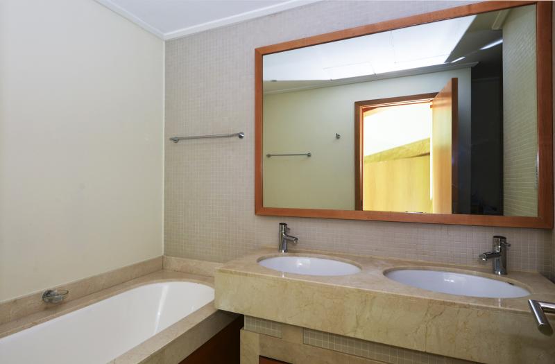 2 Bedrooms Apartment in Aurora Tower