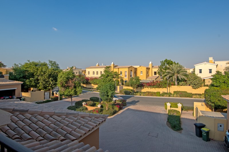 2 Bedrooms Villa in Palmera 2