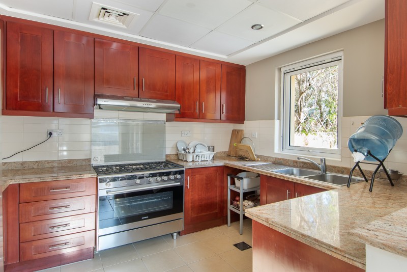 2 Bedrooms Villa in Palmera 2