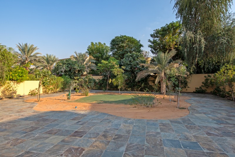 2 Bedrooms Villa in Palmera 2