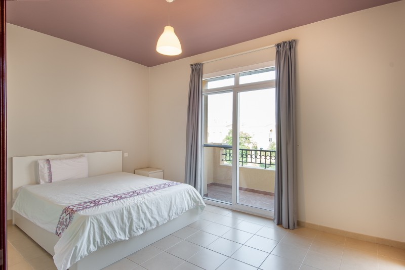 2 Bedrooms Villa in Palmera 2