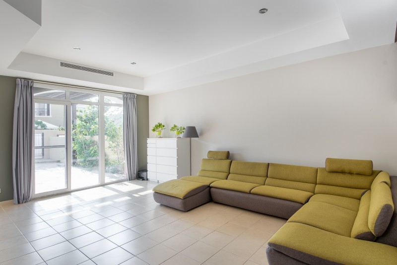 2 Bedrooms Villa in Palmera 2