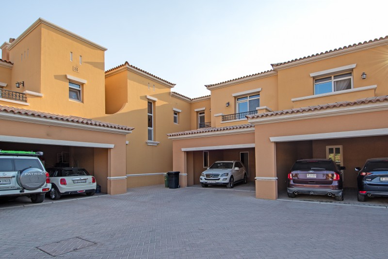2 Bedrooms Villa in Palmera 2
