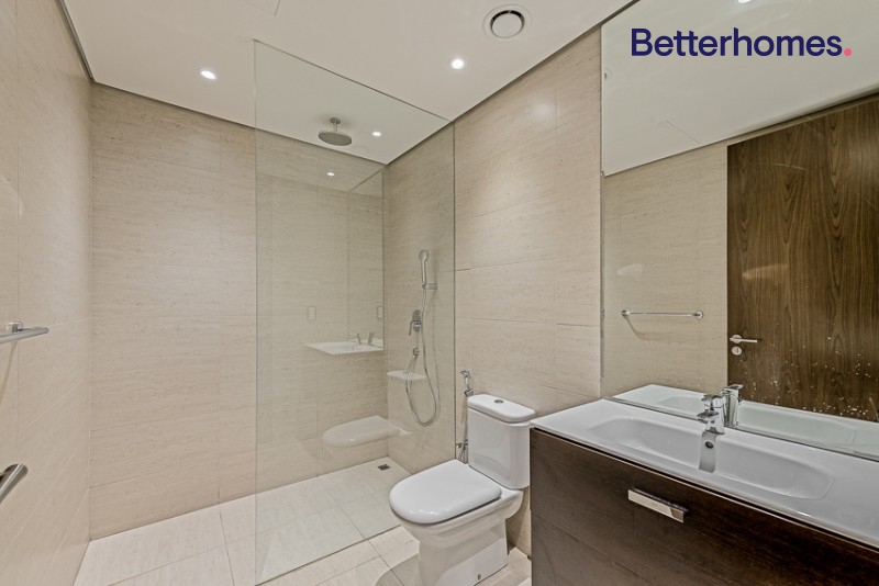 5 Bedrooms Villa in Umm Suqeim 3