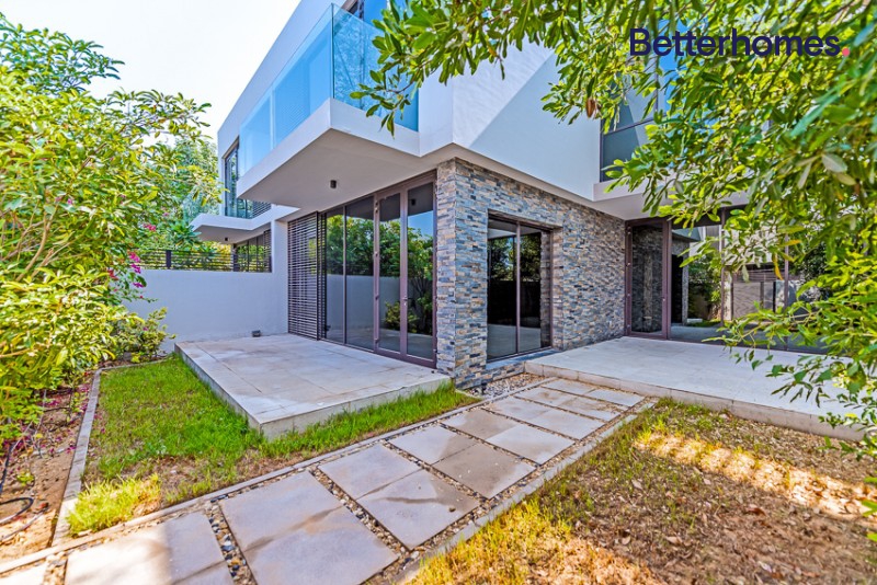 5 Bedrooms Villa in Umm Suqeim 3