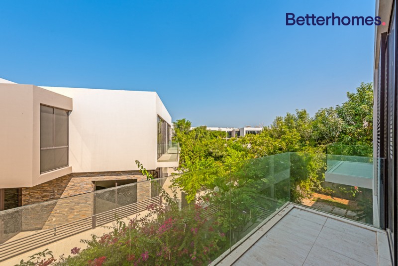 5 Bedrooms Villa in Umm Suqeim 3