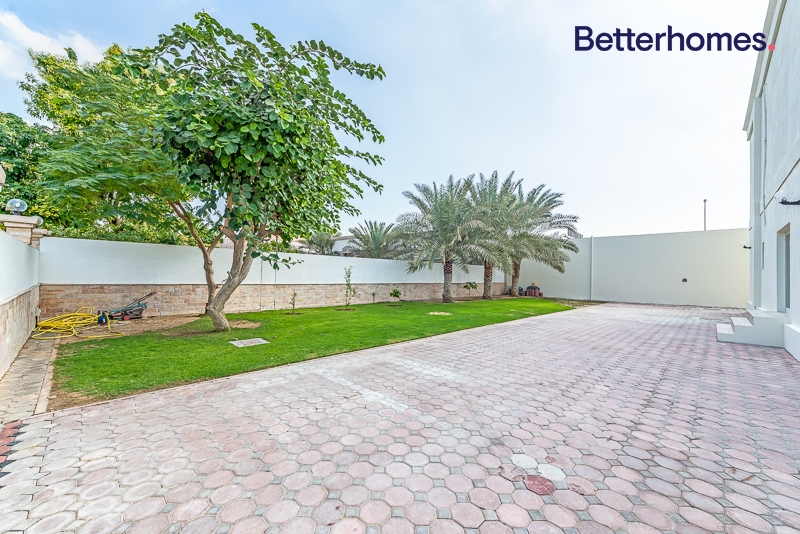6 Bedrooms Villa in Al Quoz 1