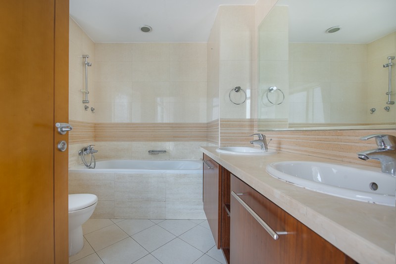 2 Bedrooms Apartment in Trident Bayside