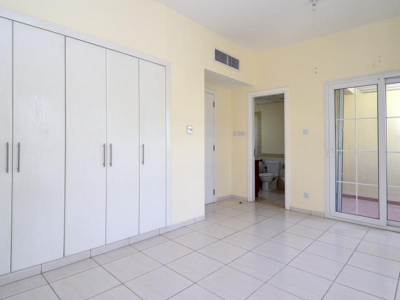 2 Bedrooms Villa in Springs 8