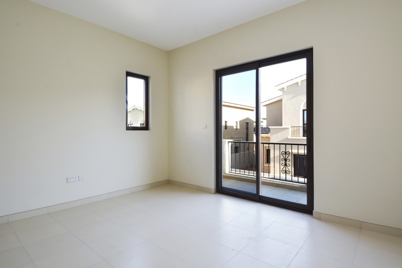 3 Bedrooms Villa in Mira 3
